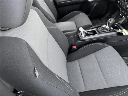 Used 2021 Toyota Tacoma TRD Sport w/ Technology Package image 19