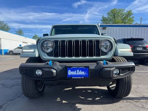 Used 2024 Jeep Wrangler Unlimited w/ Convenience Group AWD/4WD image 7