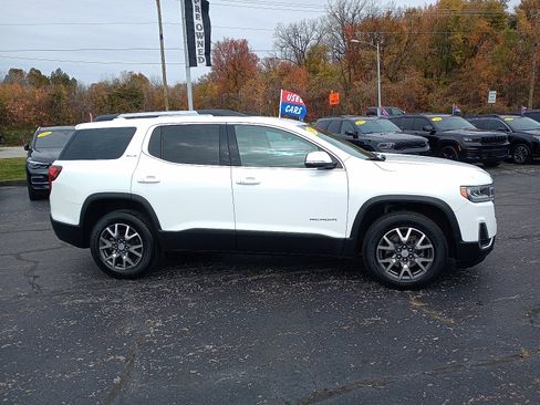 Used 2023 GMC Acadia SLE w/ Driver Convenience Package image 2