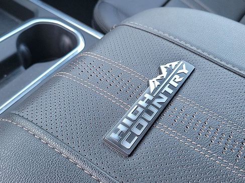 Used 2024 Chevrolet Silverado 2500 High Country w/ High Country Premium Package image 28