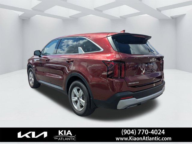 Used 2025 Kia Sorento LX FWD image 5