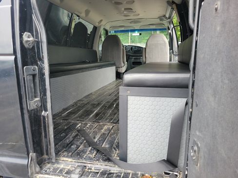 Used 2006 Ford E-350 and Econoline 350 Extended Super Duty RWD image 8