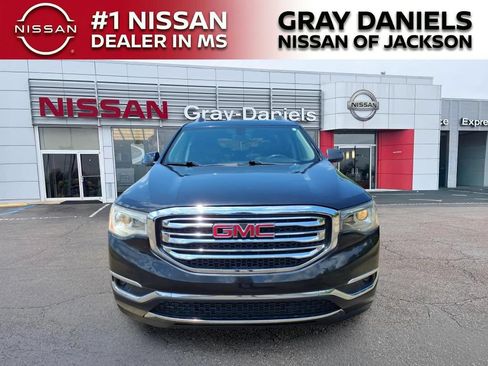 Used 2018 GMC Acadia SLT FWD image 2