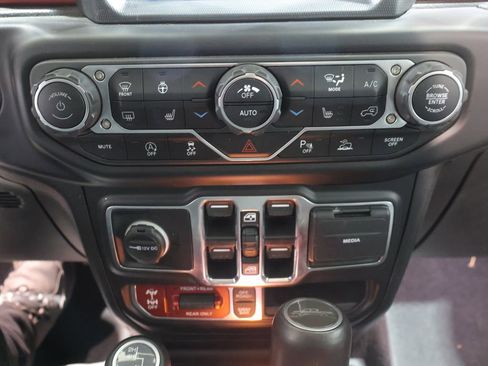 Certified 2021 Jeep Gladiator Rubicon AWD/4WD image 36