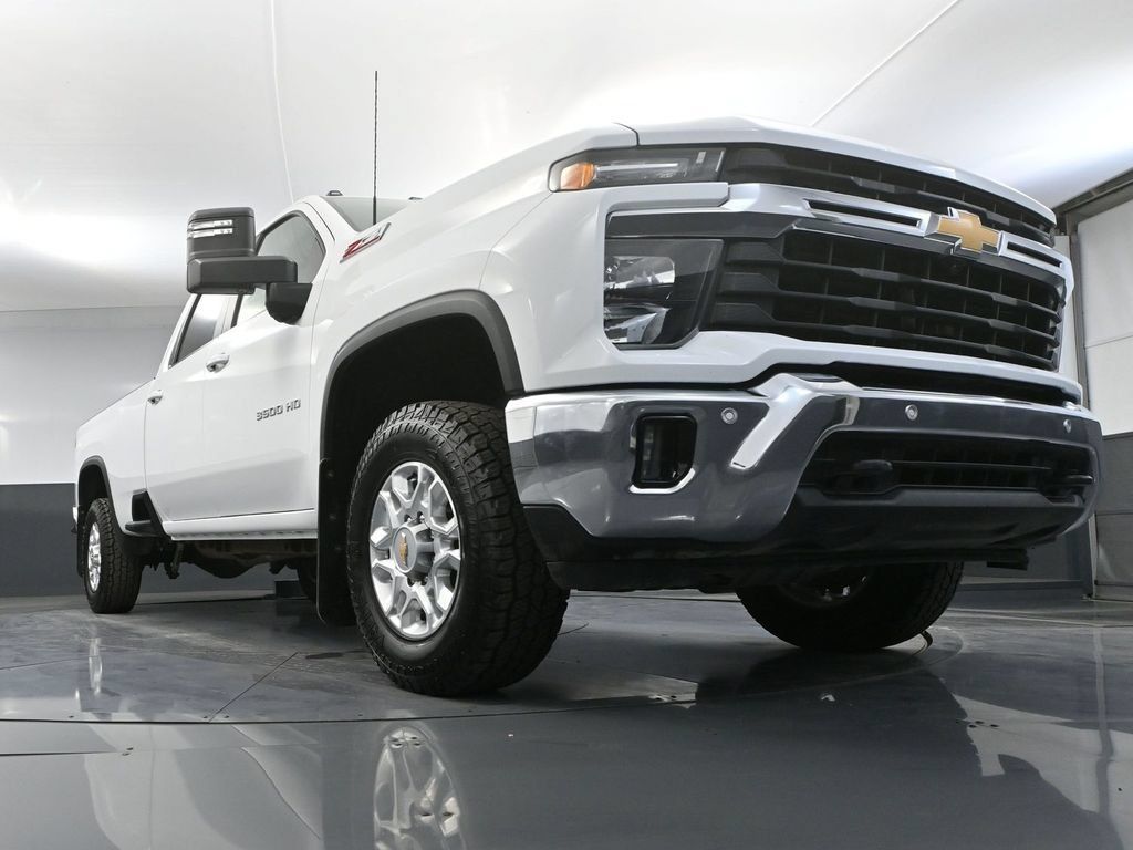 Used 2025 Chevrolet Silverado 3500 LT w/ Safety Package AWD/4WD image 41