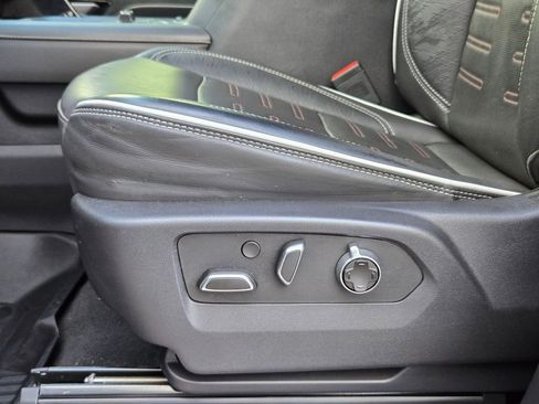 Used 2025 GMC Sierra 2500 AT4X image 29