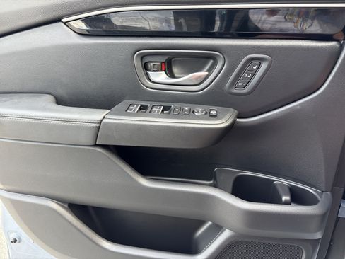Used 2024 Honda Pilot Touring image 16