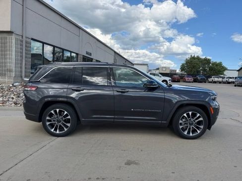 Used 2023 Jeep Grand Cherokee Overland w/ Adv Protech Group III AWD/4WD image 5
