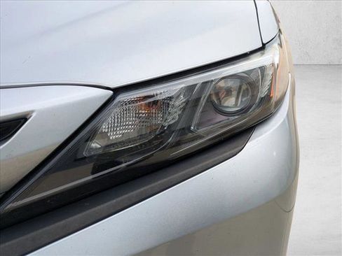 Used 2021 Toyota Camry SE image 7