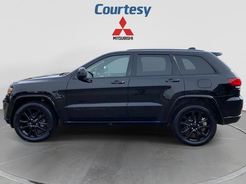 Used 2020 Jeep Grand Cherokee Altitude AWD/4WD image 2