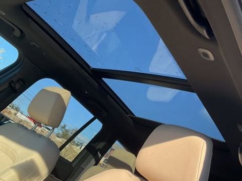 Used 2025 Jeep Grand Cherokee Limited image 24