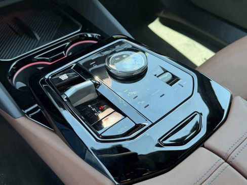 New 2026 BMW 530i xDrive w/ M Sport Package AWD/4WD image 32