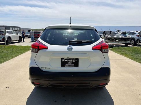 Used 2020 Nissan Kicks S FWD image 5