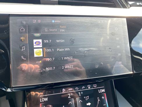 Used 2021 Audi e-tron Prestige w/ Prestige Package image 20