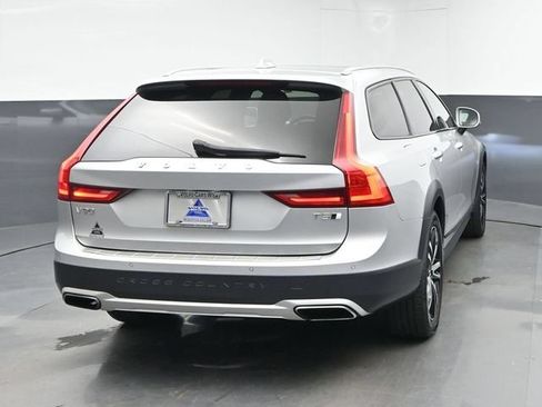 Used 2018 Volvo V90 T5 Cross Country w/ Plus Package AWD/4WD image 8