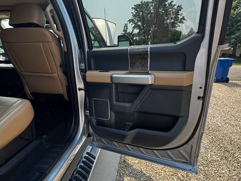 Used 2022 Ford F250 Lariat w/ Lariat Ultimate Package AWD/4WD image 19