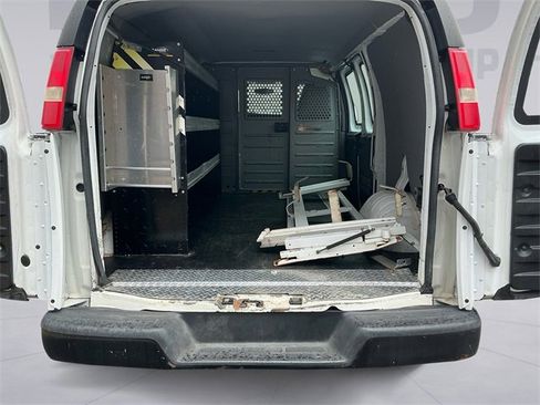 Used 2014 GMC Savana 3500 image 19