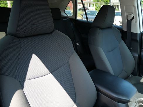 Used 2021 Toyota RAV4 LE AWD/4WD image 19