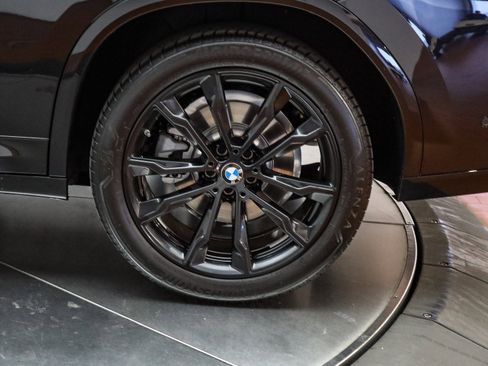 Used 2025 BMW X4 xDrive30i w/ Premium Package image 11