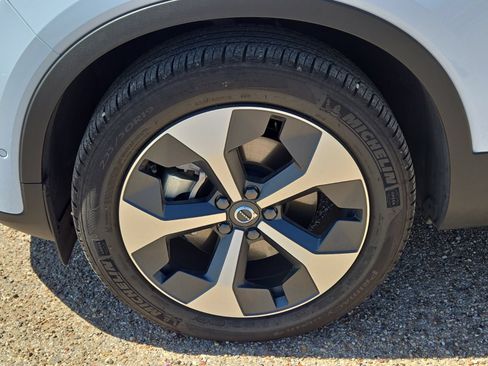 Used 2026 Volvo XC40 B5 Plus AWD/4WD image 11