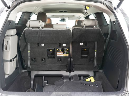 Used 2026 Toyota Sienna XLE FWD image 9