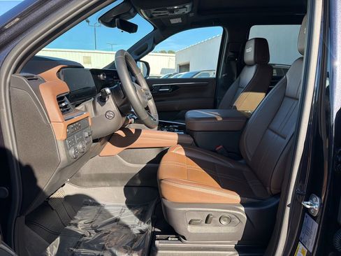 Used 2025 Chevrolet Tahoe High Country AWD/4WD image 16