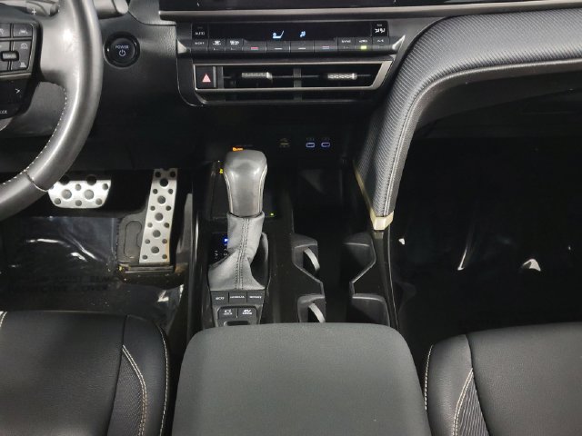Used 2025 Toyota Camry SE w/ Convenience Package FWD image 24