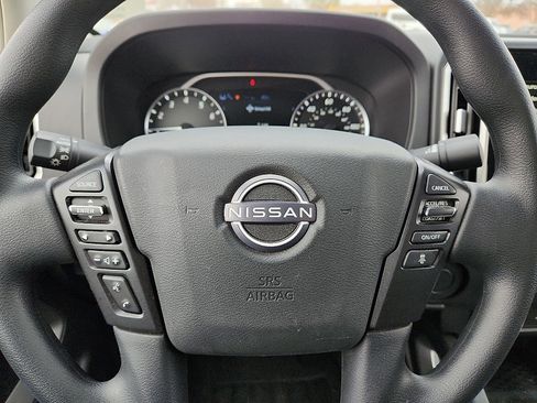 Used 2025 Nissan Frontier SV image 11