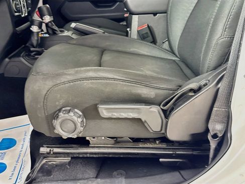 Used 2019 Jeep Wrangler Unlimited Sahara AWD/4WD image 24