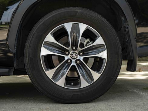 Used 2024 Toyota Highlander XLE FWD image 15