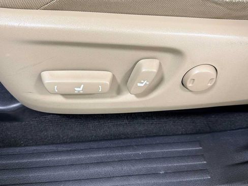Used 2018 Toyota 4Runner SR5 AWD/4WD image 14