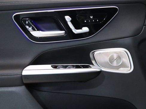 Used 2024 Mercedes-Benz GLC 300 4MATIC w/ Driver Assistance Package image 3