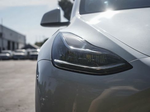 Used 2023 Tesla Model Y Long Range AWD/4WD image 10
