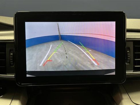 Used 2023 Ford Explorer XLT image 11