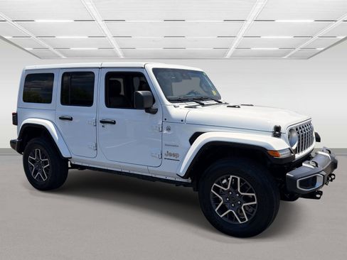 Used 2024 Jeep Wrangler Unlimited Sahara AWD/4WD image 6