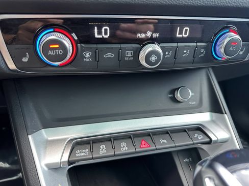 Certified 2025 Audi Q3 2.0T Premium AWD/4WD image 32