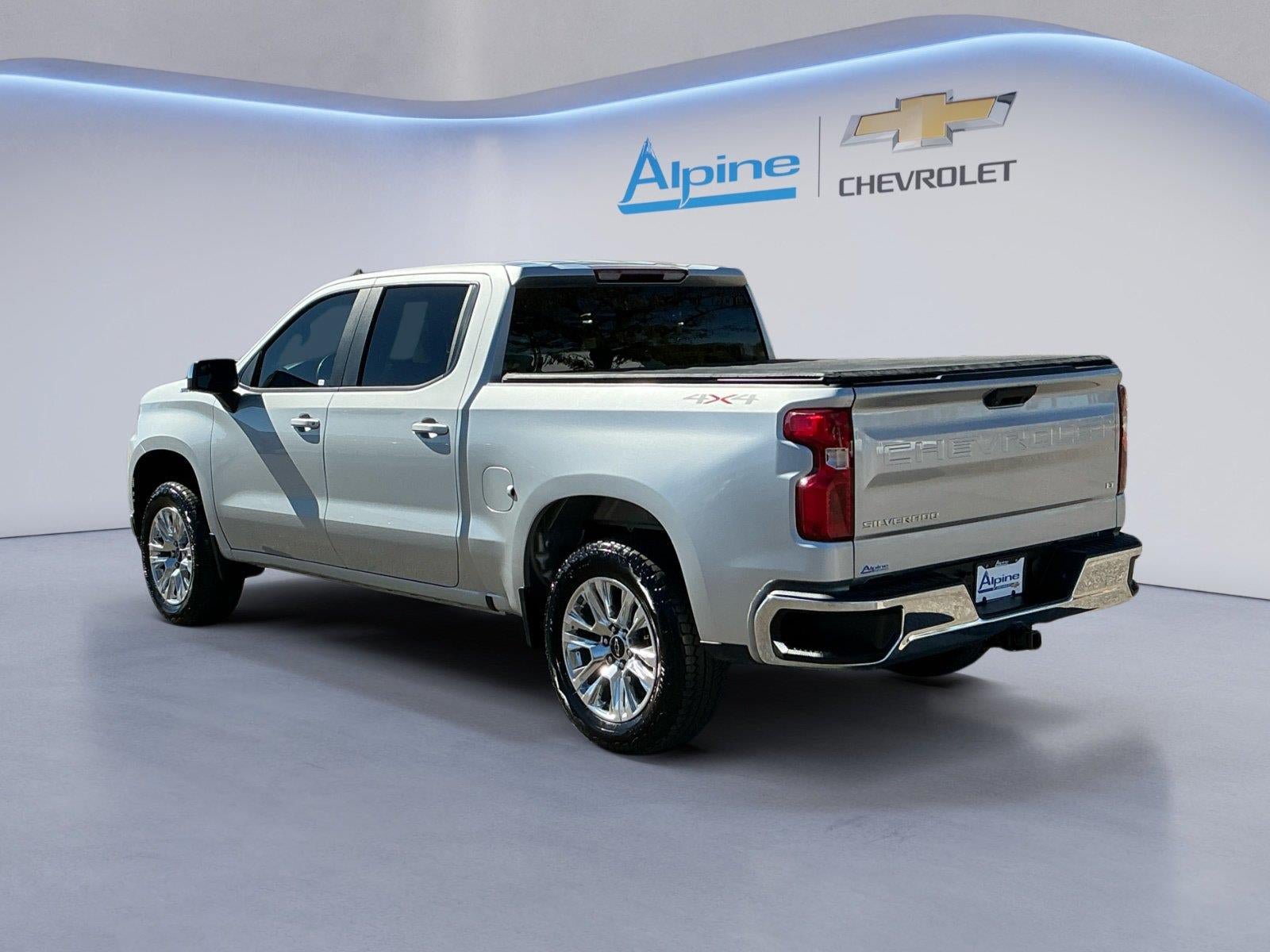 Used 2020 Chevrolet Silverado 1500 LT AWD/4WD image 3