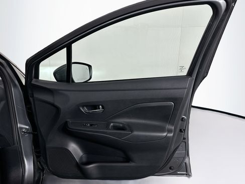 Used 2025 Nissan Versa SV FWD image 31