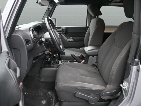 Used 2018 Jeep Wrangler Sport image 8