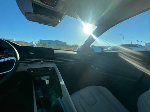 Used 2025 Hyundai Elantra Limited image 35