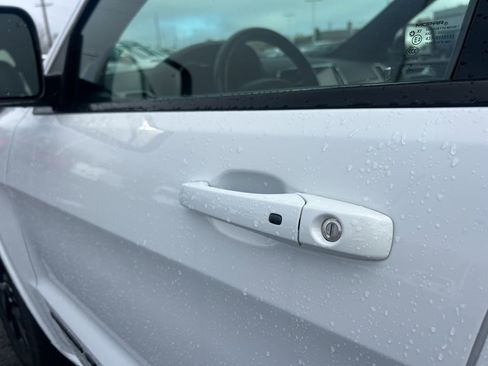 Used 2021 Jeep Grand Cherokee Laredo X image 9