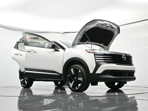 New 2026 Nissan Kicks SR FWD image 47