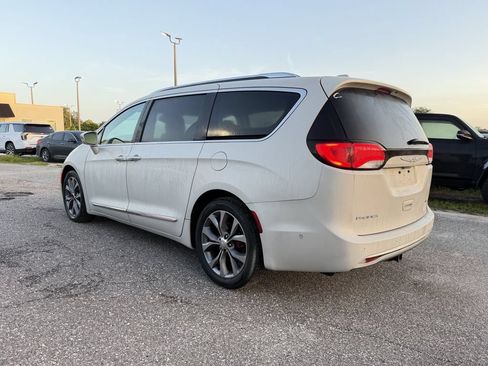 Used 2017 Chrysler Pacifica Limited FWD image 7