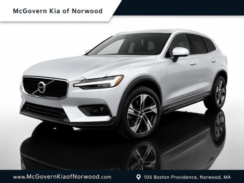Used 2025 Volvo V60 B5 Cross Country Plus AWD/4WD image 1