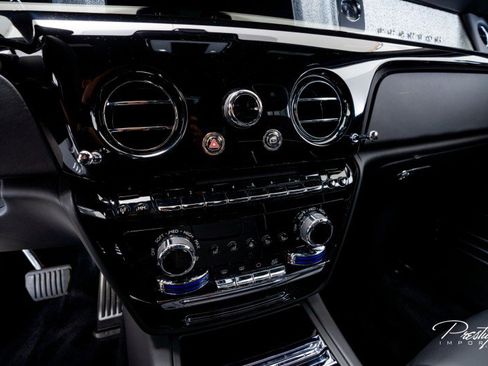 Used 2022 Rolls-Royce Phantom Sedan image 29