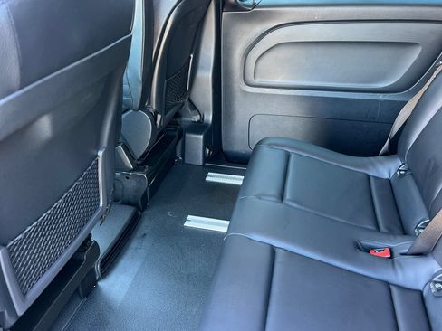 Used 2018 Mercedes-Benz Metris Passenger image 4