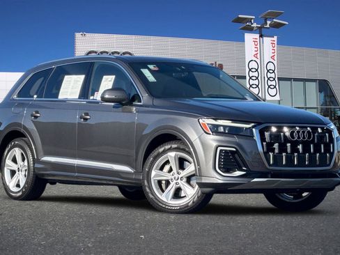 Used 2025 Audi Q7 2.0T Premium w/ Convenience Package image 2