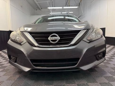 Used 2018 Nissan Altima 2.5 SR w/ SR Special Edition FWD image 2