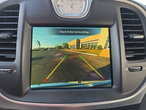 Used 2019 Chrysler 300 Limited RWD image 34