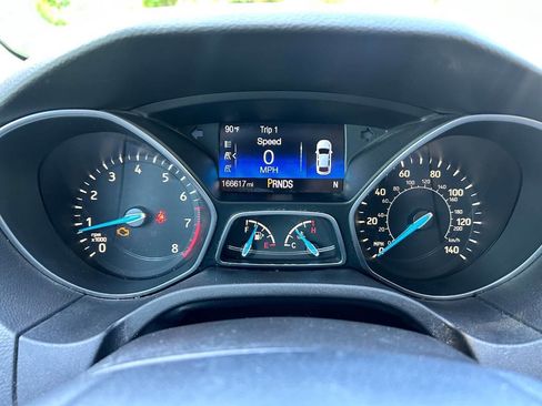Used 2015 Ford Focus SE w/ Equipment Group 201A FWD image 18